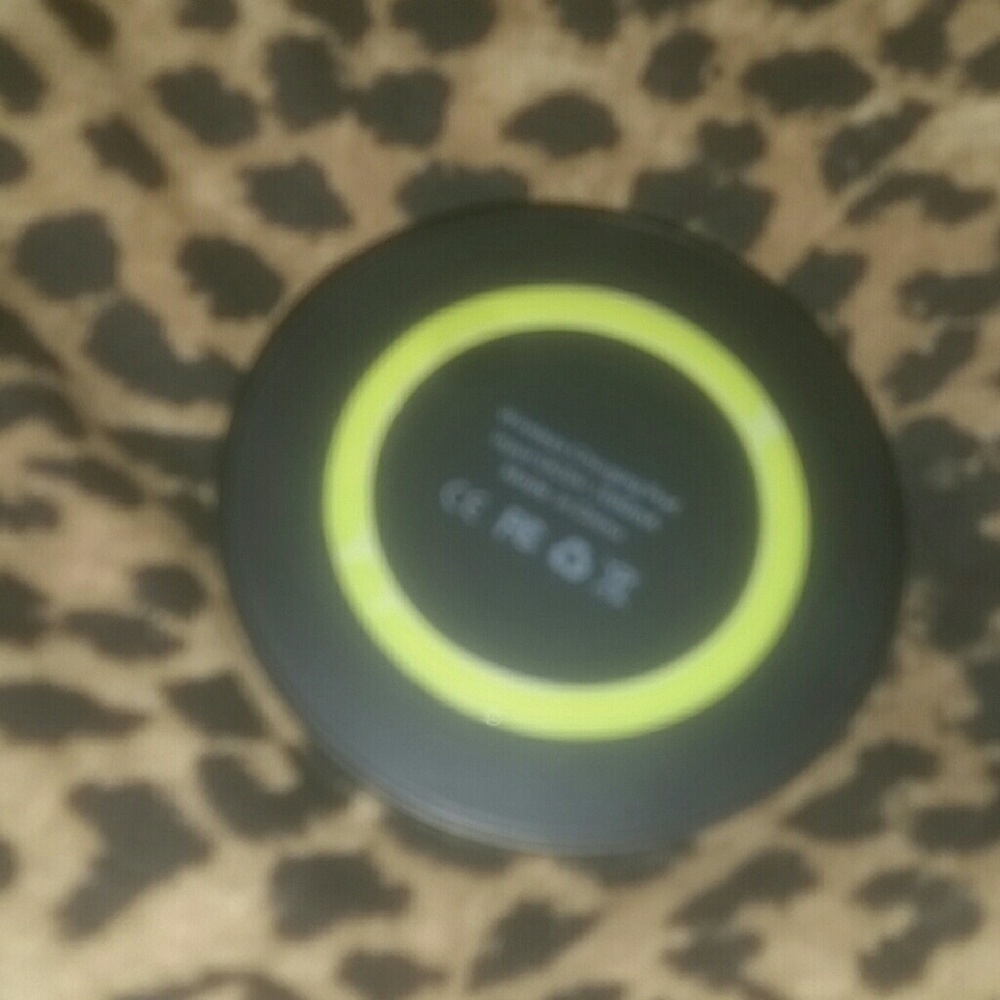 Wireless charging base. - Picture 3 of 4